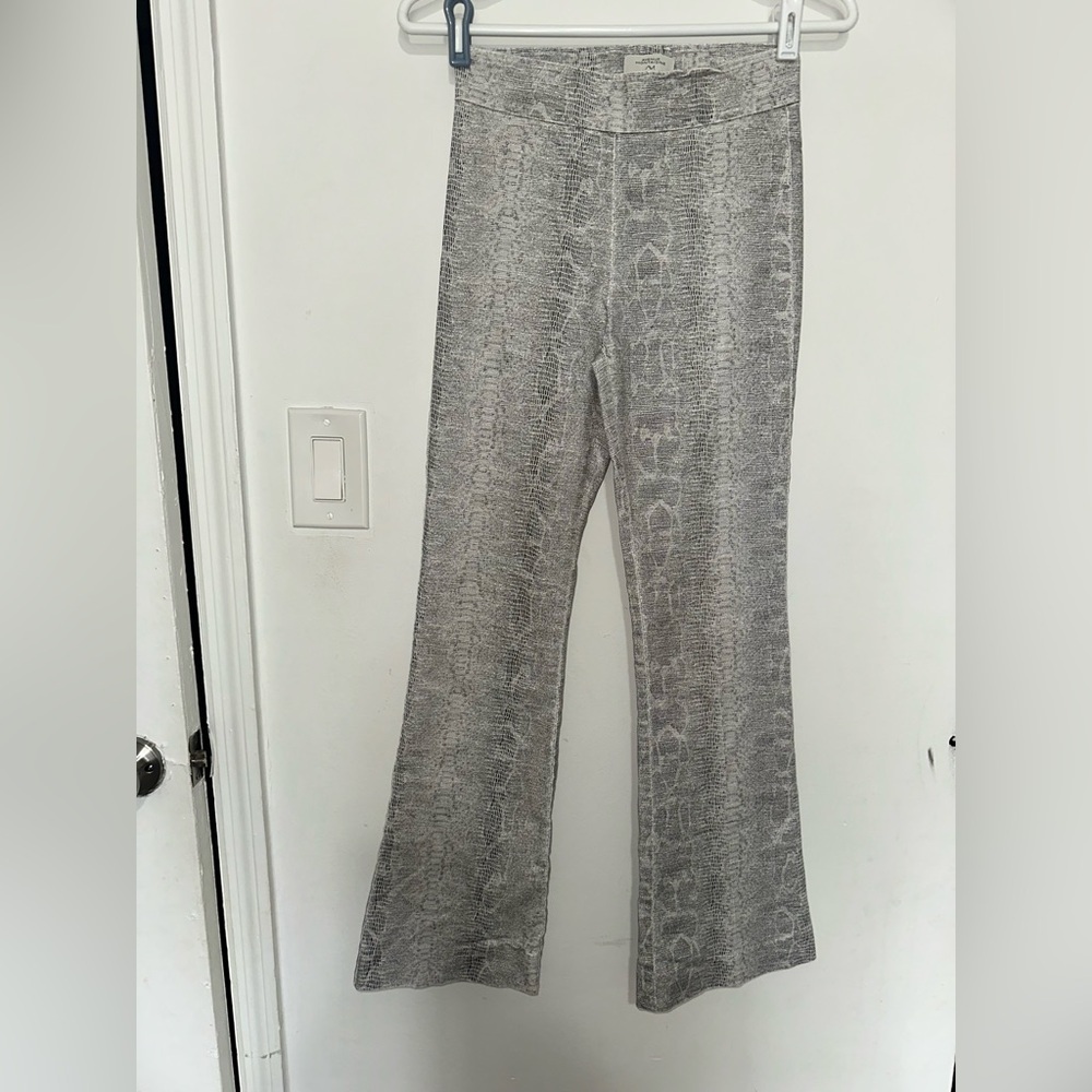 Avenue Montaigne Flare pull on pants Sz 00